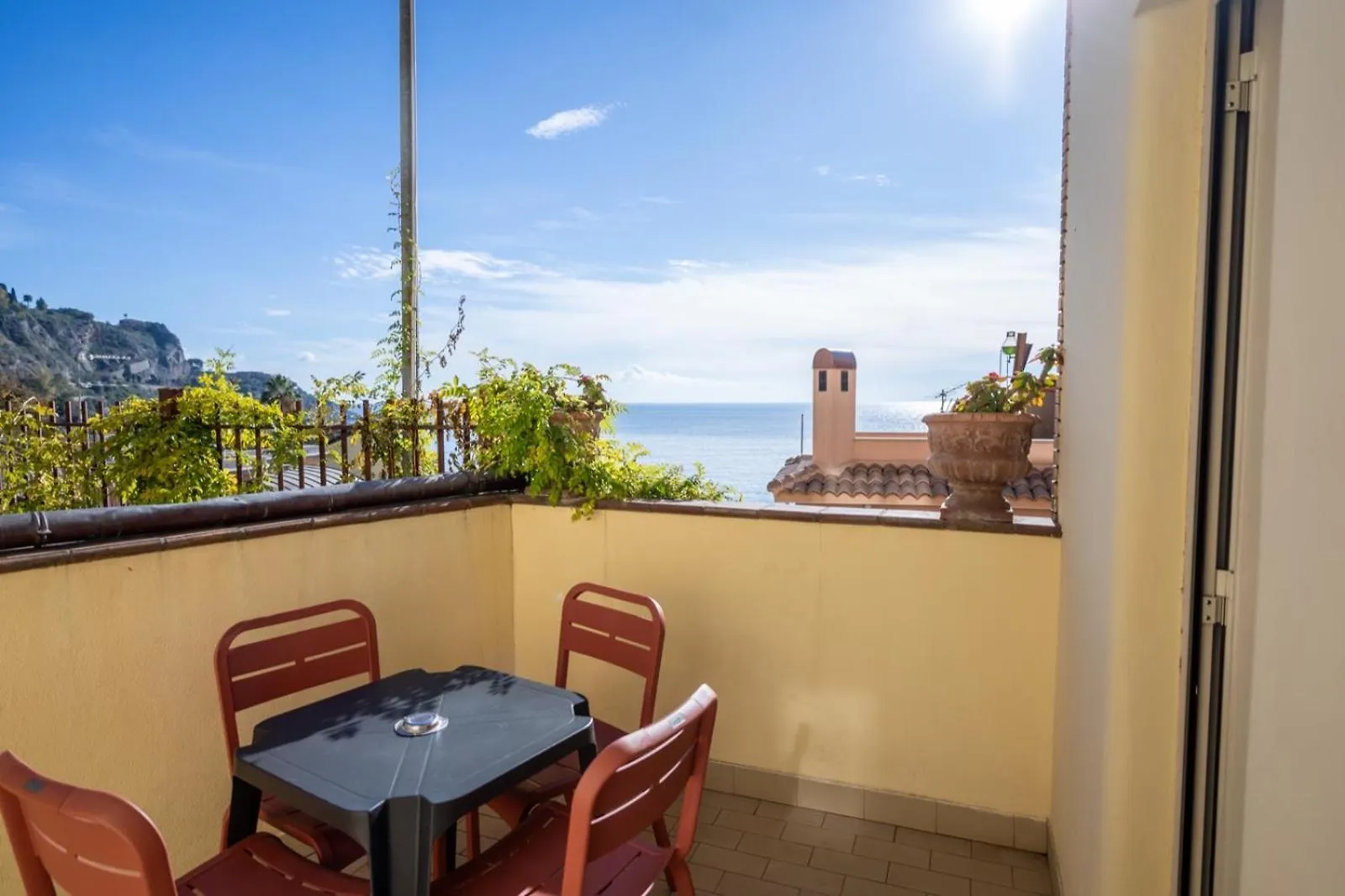 טאורמינה Hotel Corallo