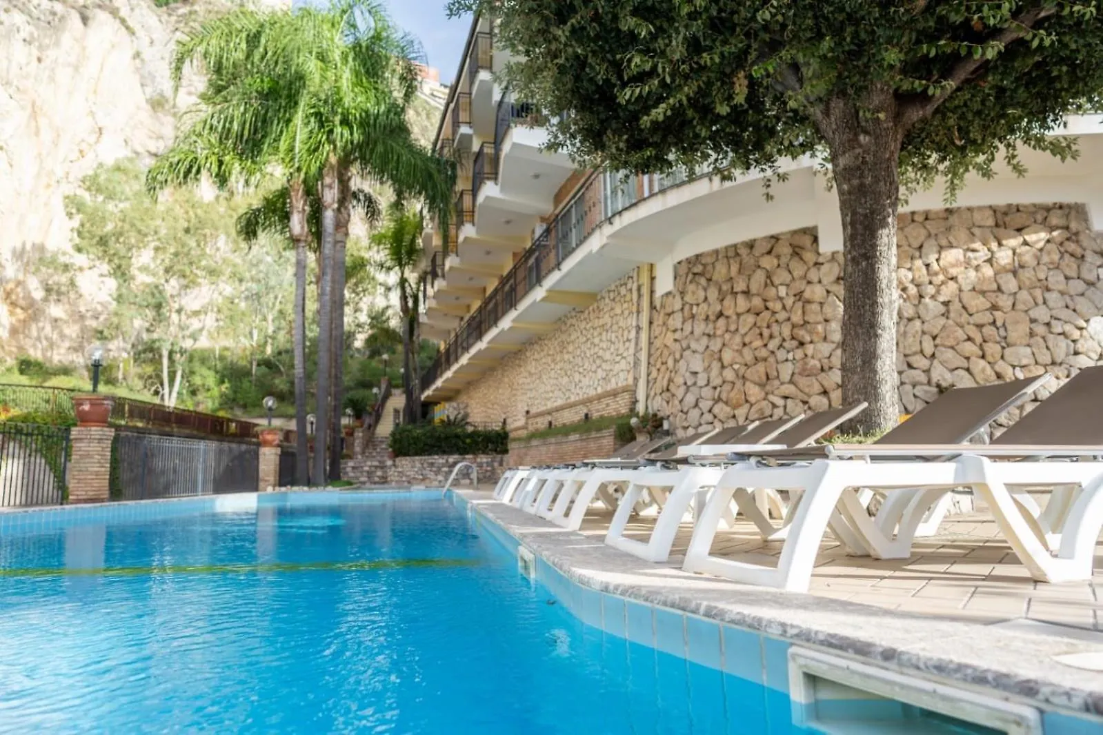 טאורמינה Hotel Corallo
