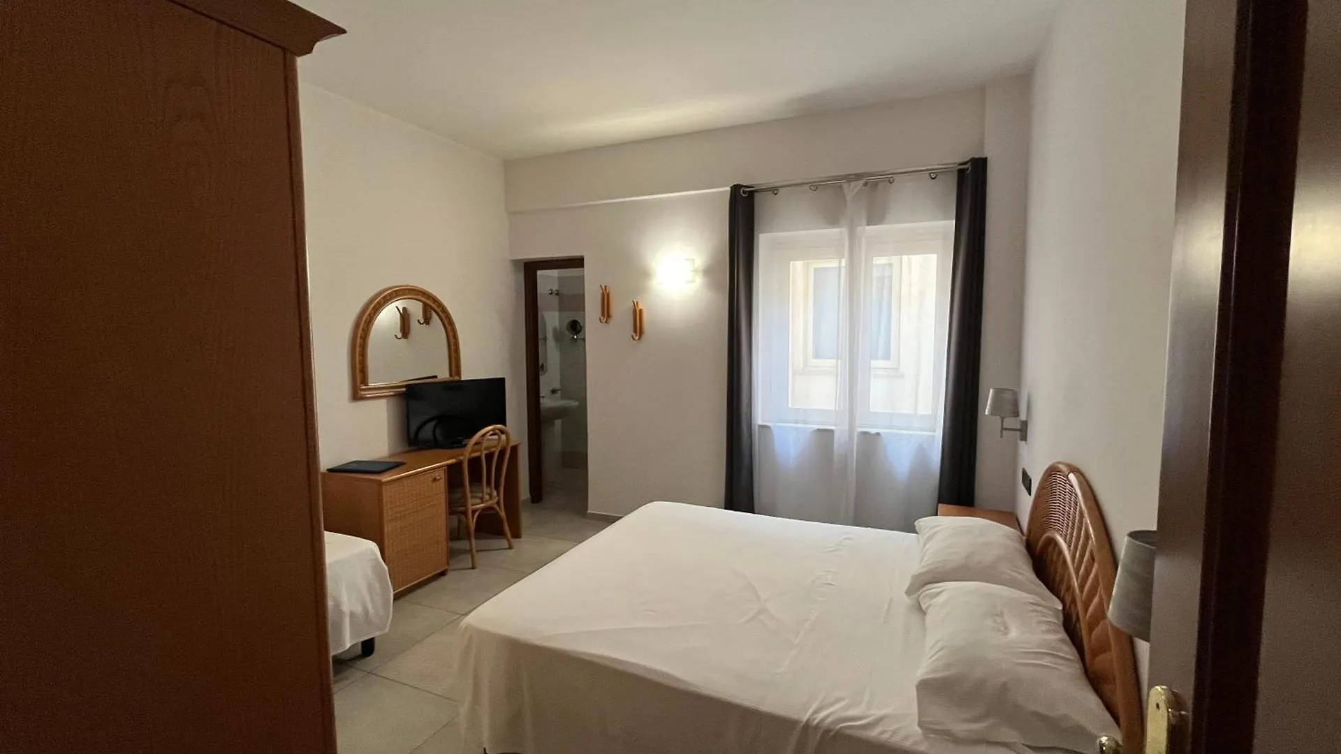 טאורמינה Hotel Corallo