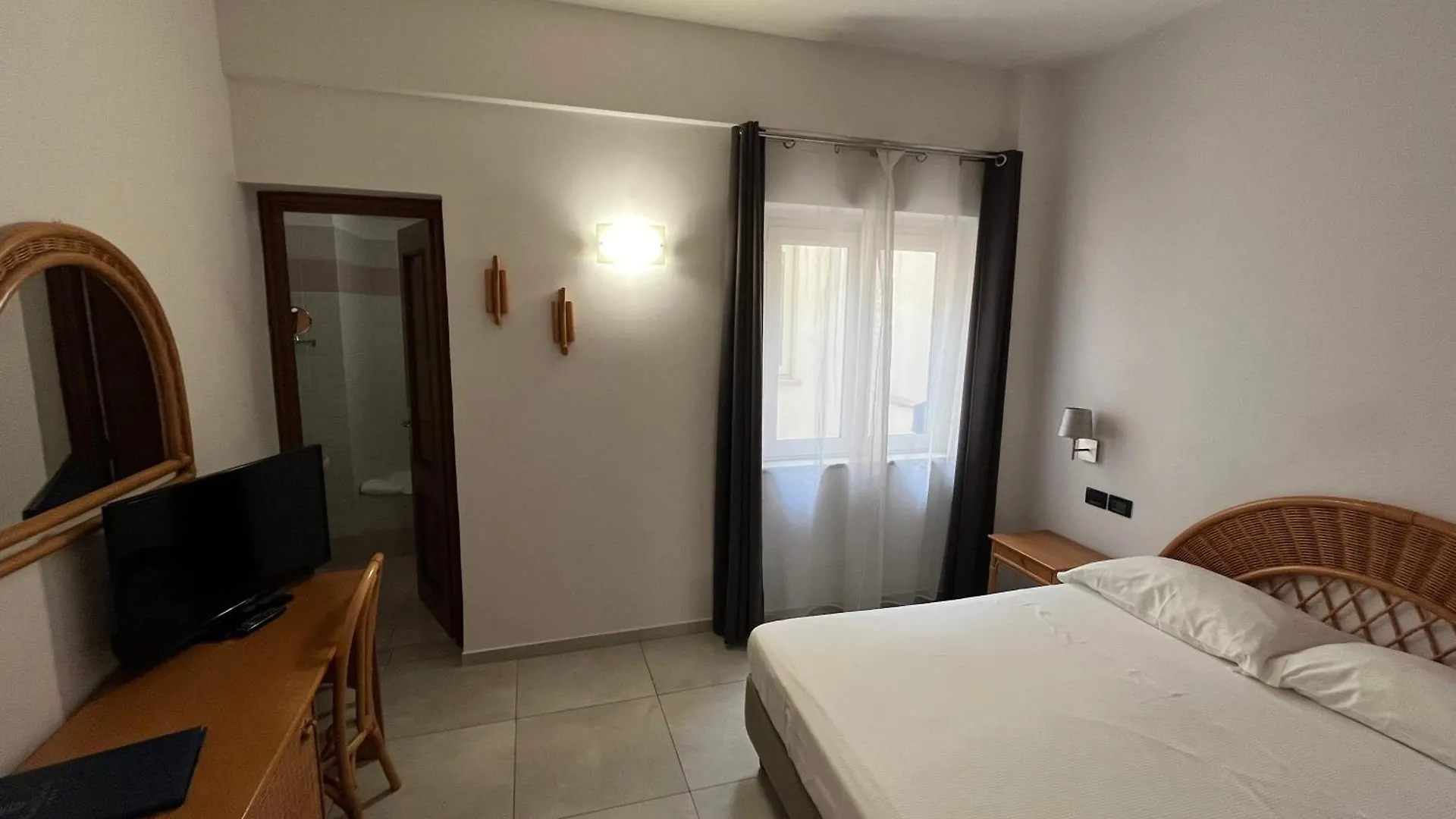 טאורמינה Hotel Corallo