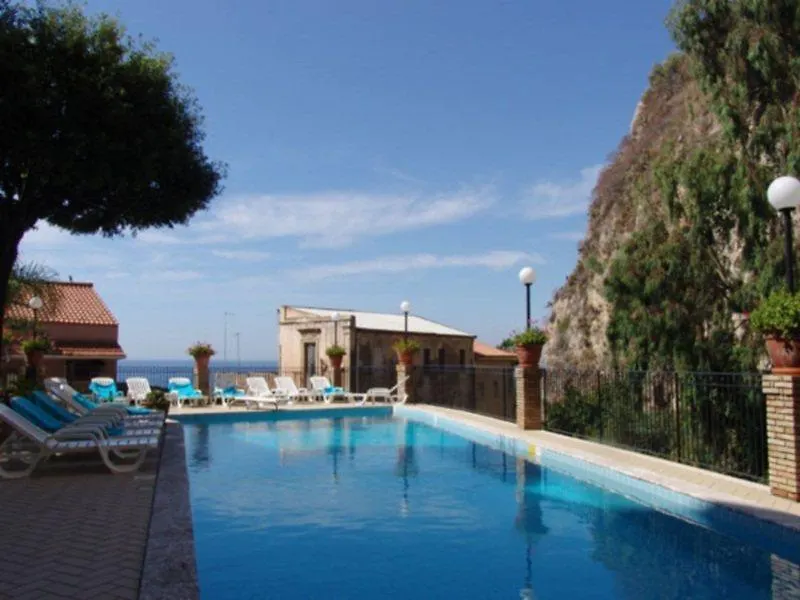 טאורמינה Hotel Corallo