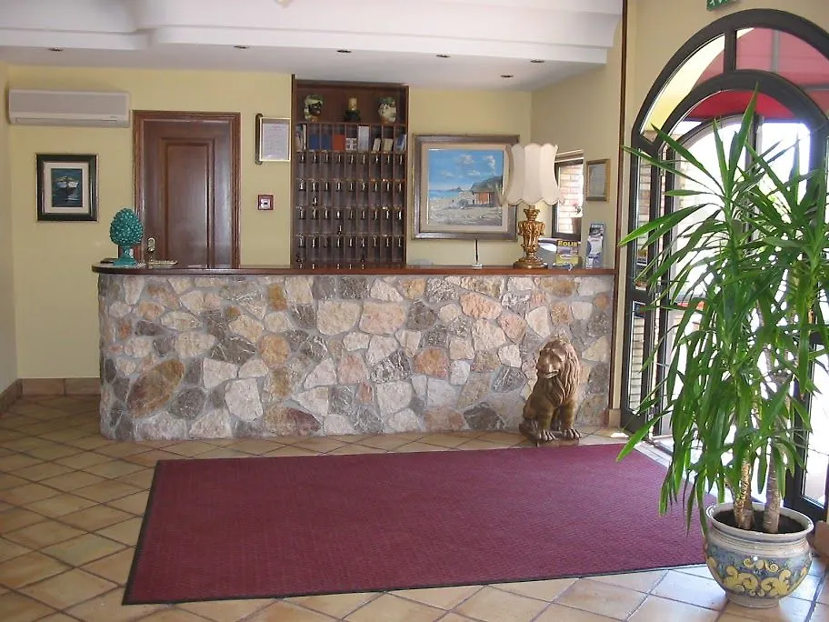 טאורמינה Hotel Corallo