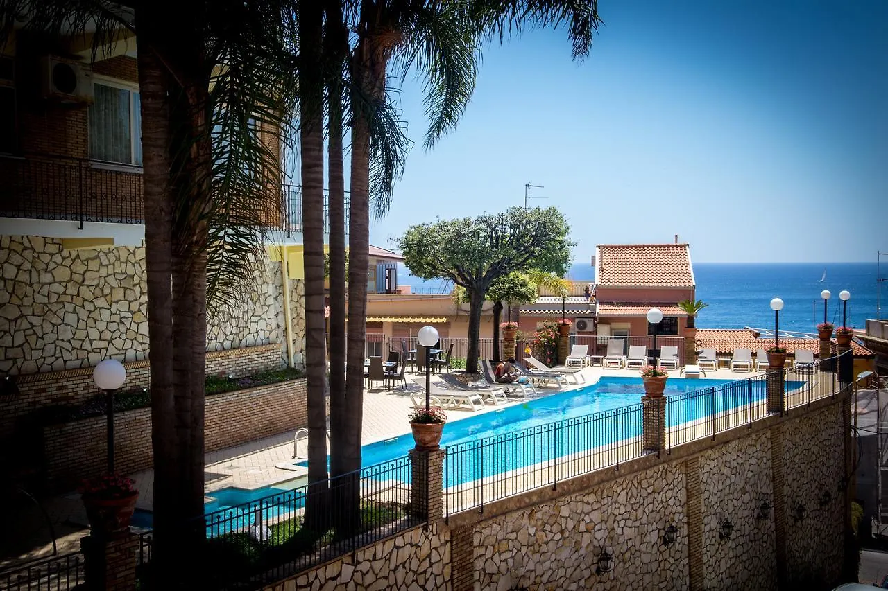 טאורמינה Hotel Corallo