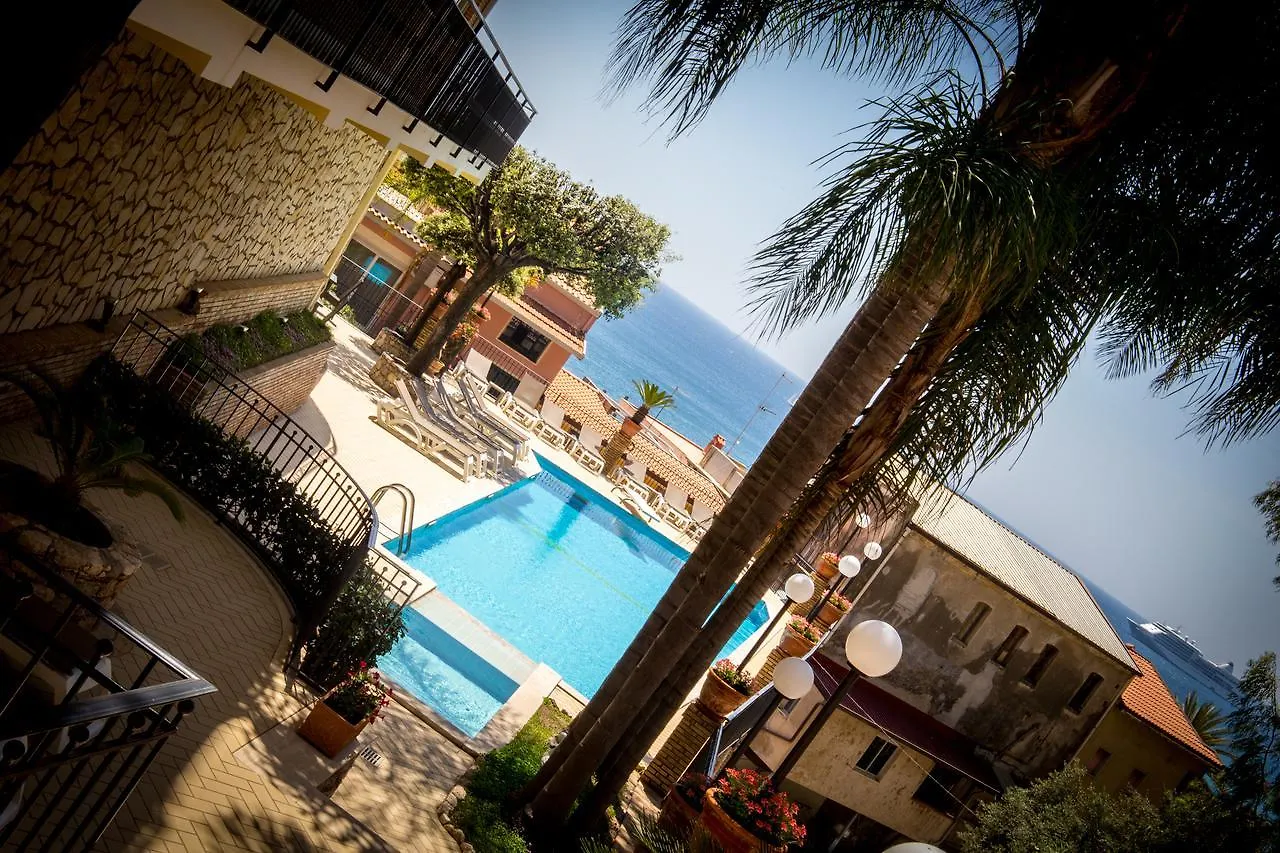 טאורמינה Hotel Corallo