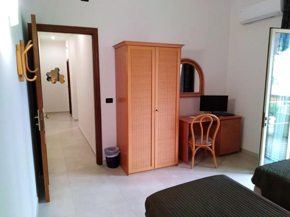 טאורמינה Hotel Corallo