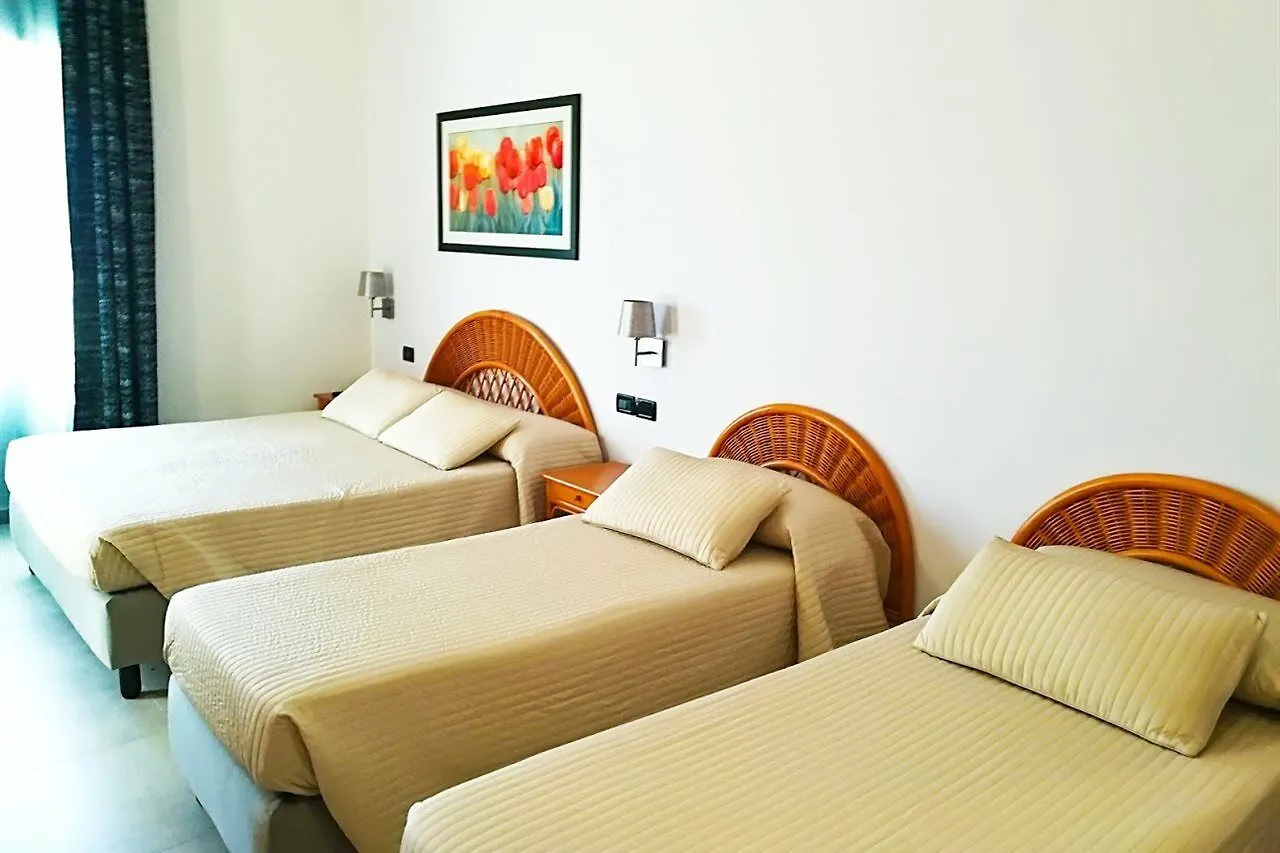 טאורמינה Hotel Corallo
